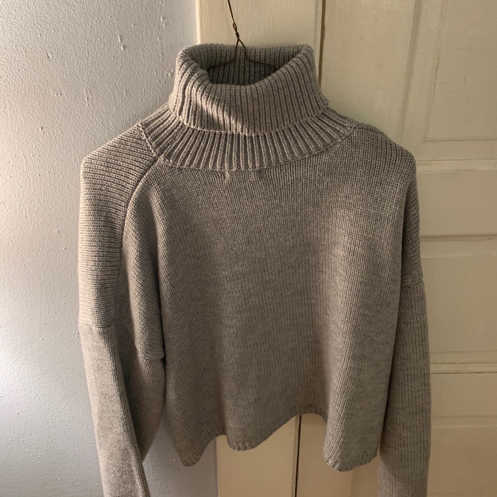Grey sweater - Picture 2 of 3